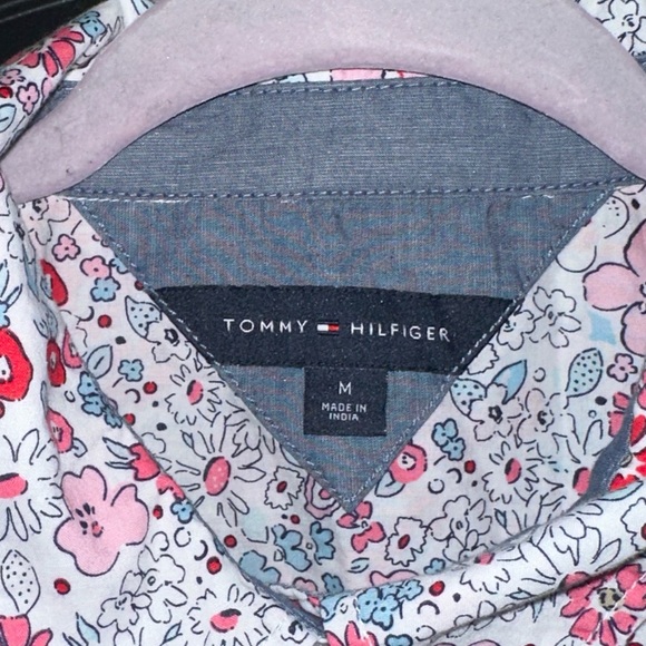 Like New Tommy Hilfiger Floral Camp Shirt size M - Picture 4 of 7